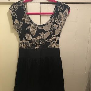 Short sleeve dress